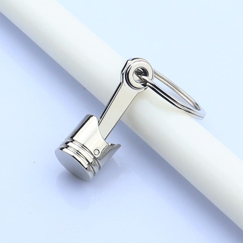 Ключеница-подвеска на мотоцикл в тематике двигателя