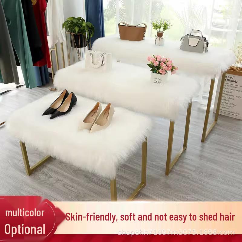 Set di Tappetino da Comodino e Cuscino per Sedia in Peluche Finta Lana