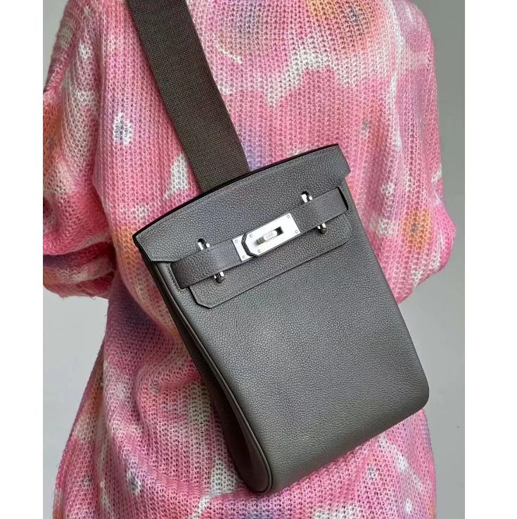 

2025 Нова сумка з м якої шкіри Того Натуральна шкіра Для чоловіків і жінок H Нагрудна сумка з шару шкіри Баотоу На плече Діагональна сумка 17cm