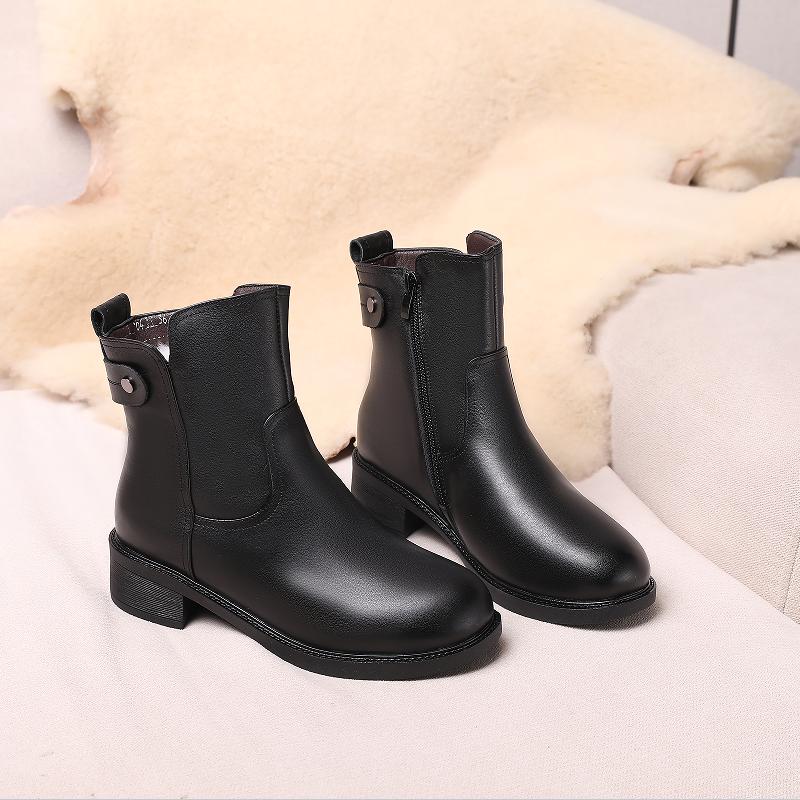 Fashion AIYUQI Women Winter Boots Anti Slip 2025 New Genuine Leather Women Short Boots Large Size 41 42 43 Wool Women Motorcycle Boots