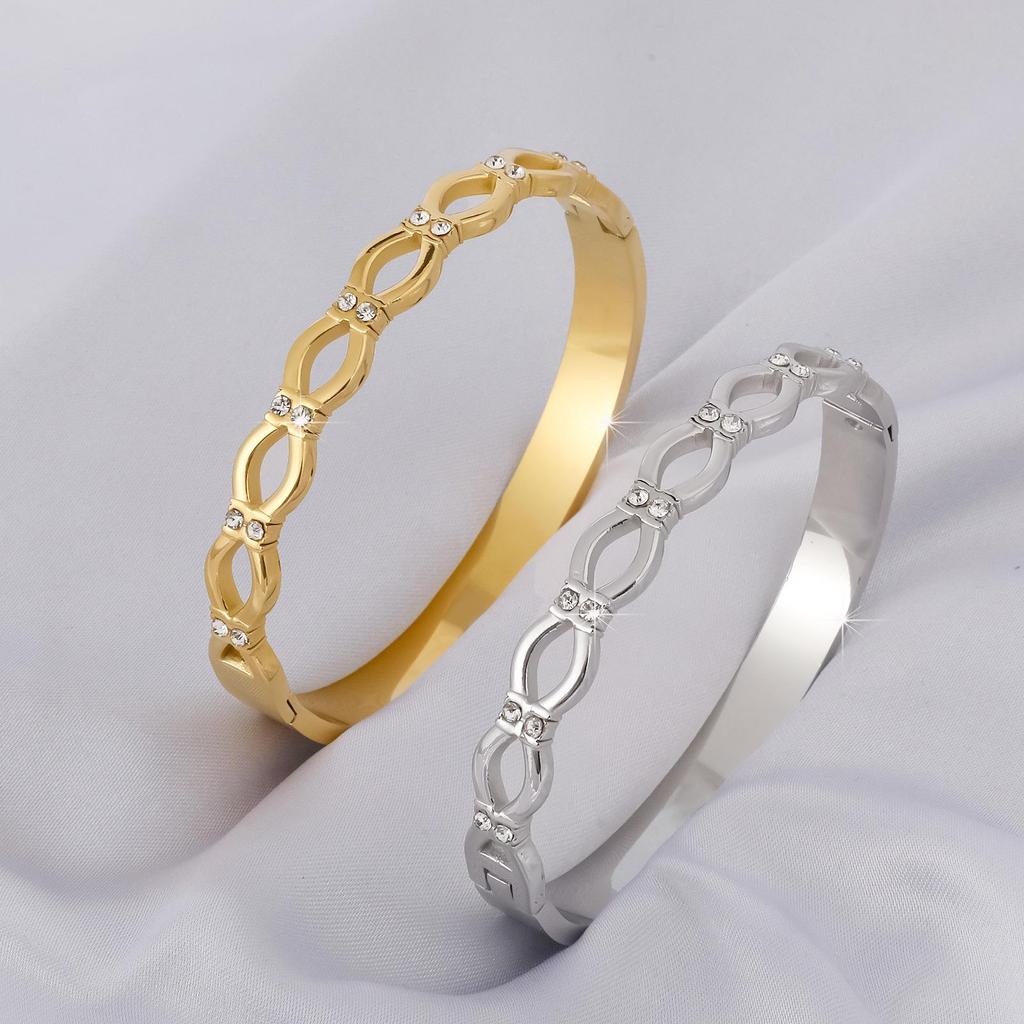 Stylish Geometric Rhinestone Stainless Steel Bracelet – Colorfast and High-Grade