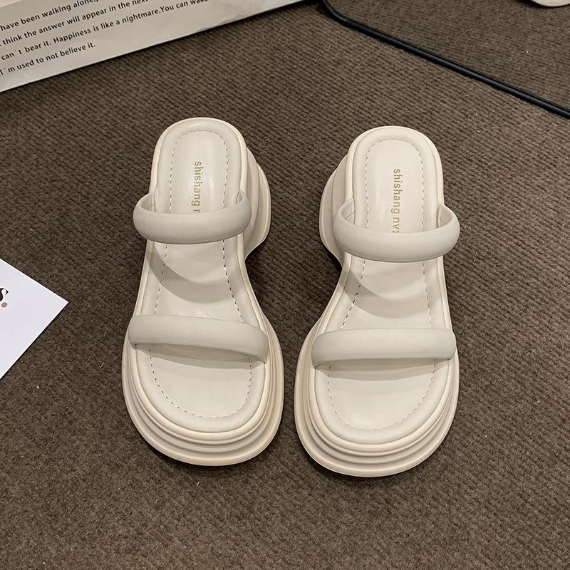 Thick-soled heightening cool slippers women's 2025 summer new outer wear fashionable and versatile casual small man with sandals