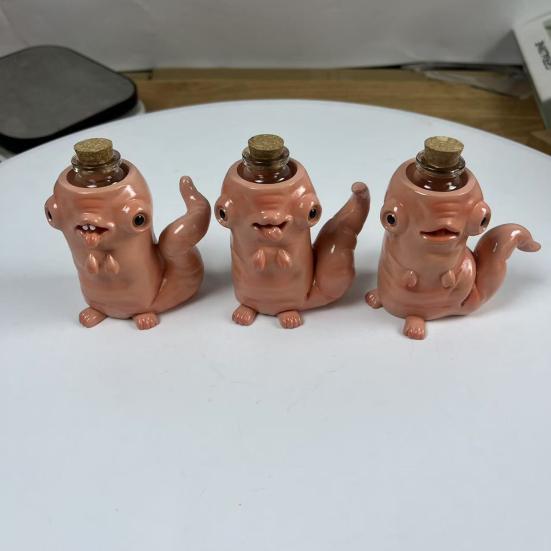 Cartoon Worm Bottle Tabletop Decorative Worm Vase Resin Worm Figurine Bottle Cabinet Shelf Decoration Gift for Novel Vase Collectors