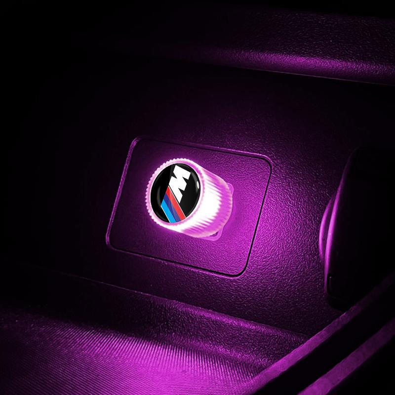 1 stk USB M LOGO Emblem Bil LED Lys Auto Interiør Atmosfærelys For BMW X7 X3 X4 X5 X6 3 4 5 6 7 Serie Z4 M M3 M5 M6 E38 E39 E46 E53 E60 E61