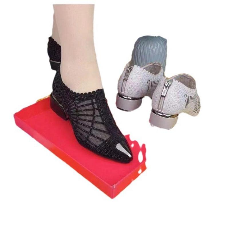 New Pointed-toe, Chunk-heeled Dancing Shoes Are Comfortable, Versatile and Breathable Single Shoes