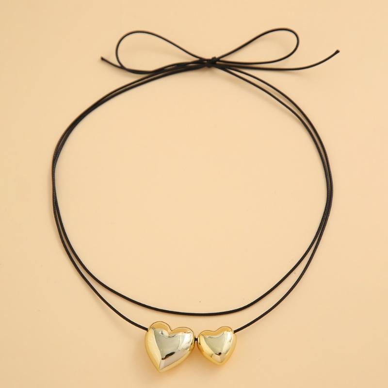 Elegant Heart Pendant Neck Chain Adornment Unique Bowknot and Heart Pendant Necklace Simple Clavicular Chain Accessory
