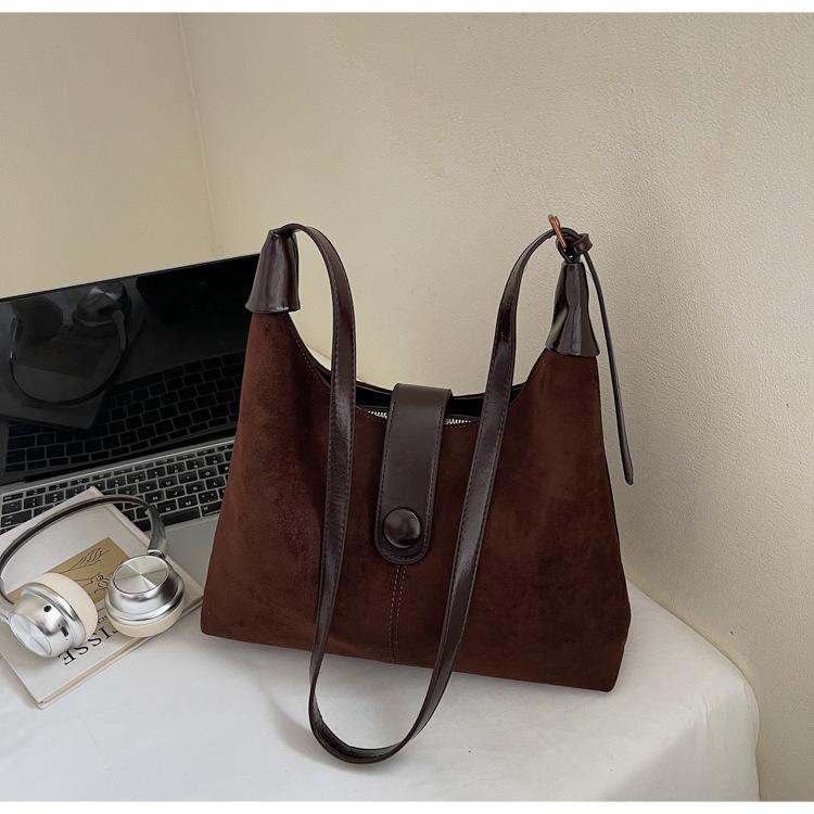 

Maillard series women s tote bag large-capacity autumn and winter bag 2025 new fashionable retro shoulder commuter bag темно-коричневого кольору