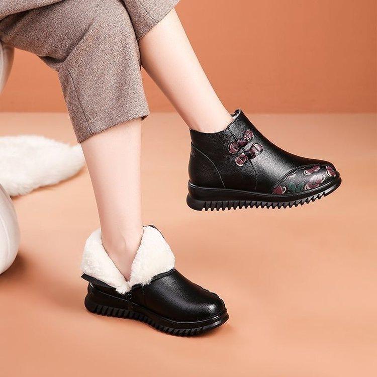 Medium leather boots winter new velvet non-slip flat-soled short boots thickened warm old lady cotton shoes