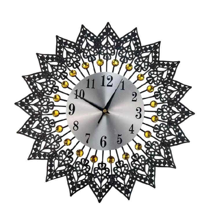 Multipurpose Quiet Movement European Wall Clock Metal Frame Geometric Heart Design Battery Operated For Home Decors Gift
