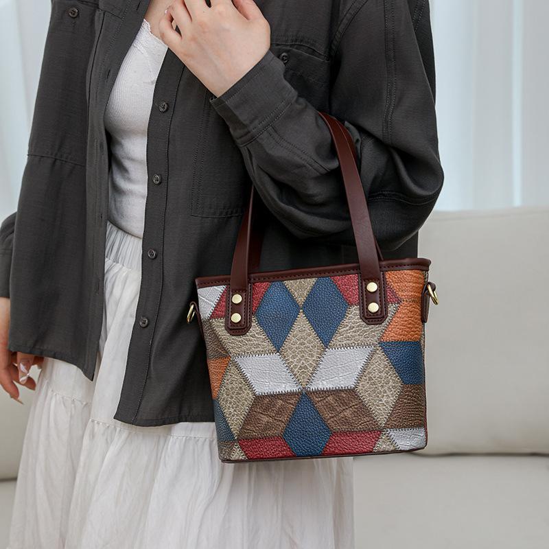 Large Capacity Tote Bag, Simple One Shoulder Underarm Bag, Female Niche Design, Beautiful and Stylish Commuting Bag