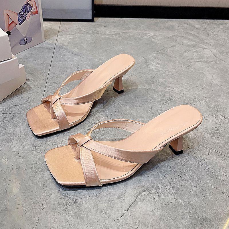 Fashion Internet celebrity toe-crossed slippers women 2025 summer new versatile comfortable simple temperament cool slippers women