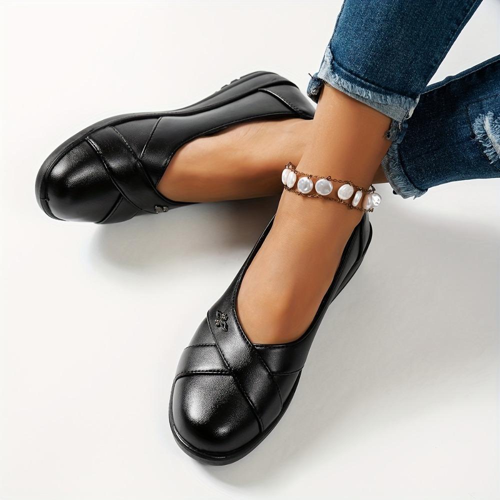 Large Size Popular Minimalist Metal Badge Decoration, Lightweight, Comfortable, Fashionable and Versatile Women's Flat Loafers