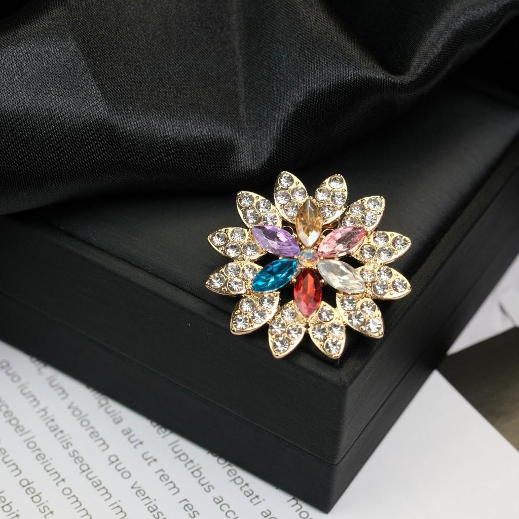 Europäische & Amerikanische Retro Luxus Farbiger Diamant Brosche - Vielseitiger Legierungsanstecker & Korsagen-Accessoire