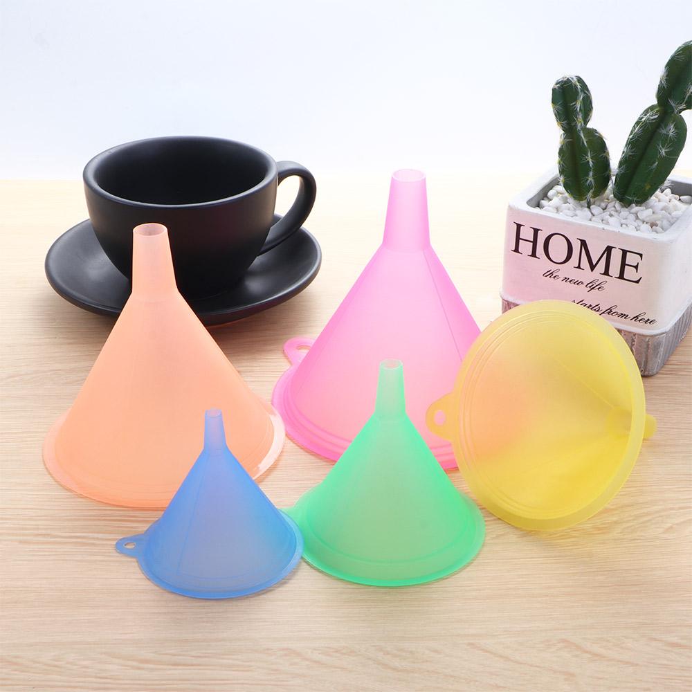 Plastic 5Pcs/Set Convenient Liquid Home Filling Fluids Filler Kitchen Tool Funnel Oil Funnel