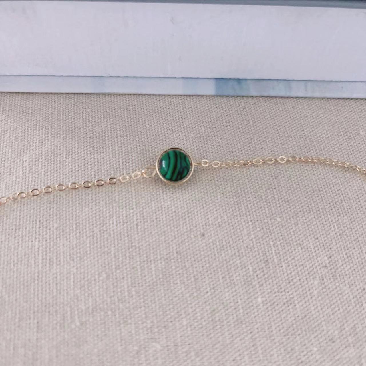 

Handcrafted Synthetic Malachite Bead Bracelet – Stylish & Unique Bangle