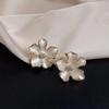 Sweet Flower Stud Earrings for Women Vintage Metal Ear Stud Girls Fashion White Enamel Earring Party Wedding Jewelry