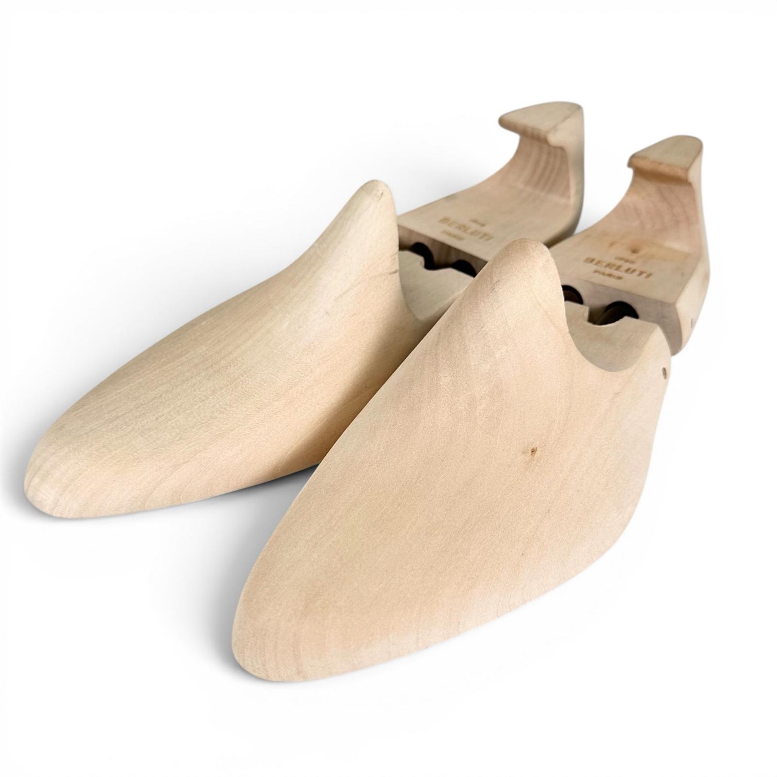 Great BERLUTI Shoe tree Logo-engraved shoe trees natural wooden mens 6 Used