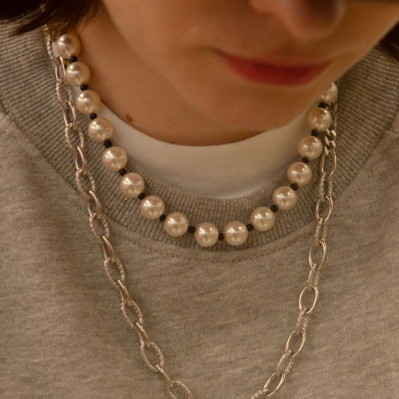 

FINDELISE Pearl Pointed Black Necklace black