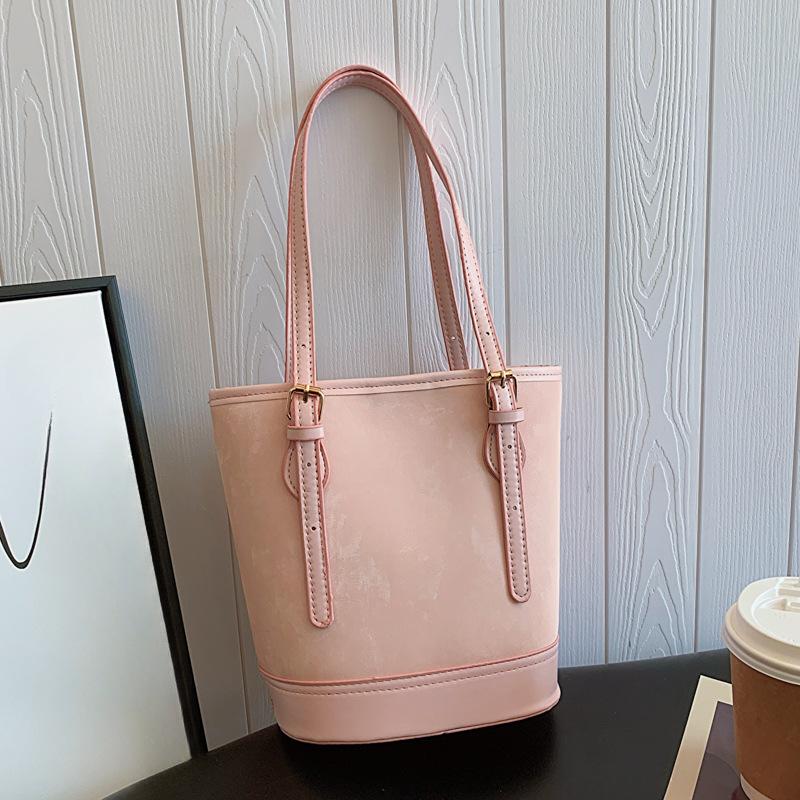 Large Capacity  Fashionable and Elegant Commuting Bag for Women In Spring and Summer New Simple and Trendy One-shoulder Oblique Bucket Bag