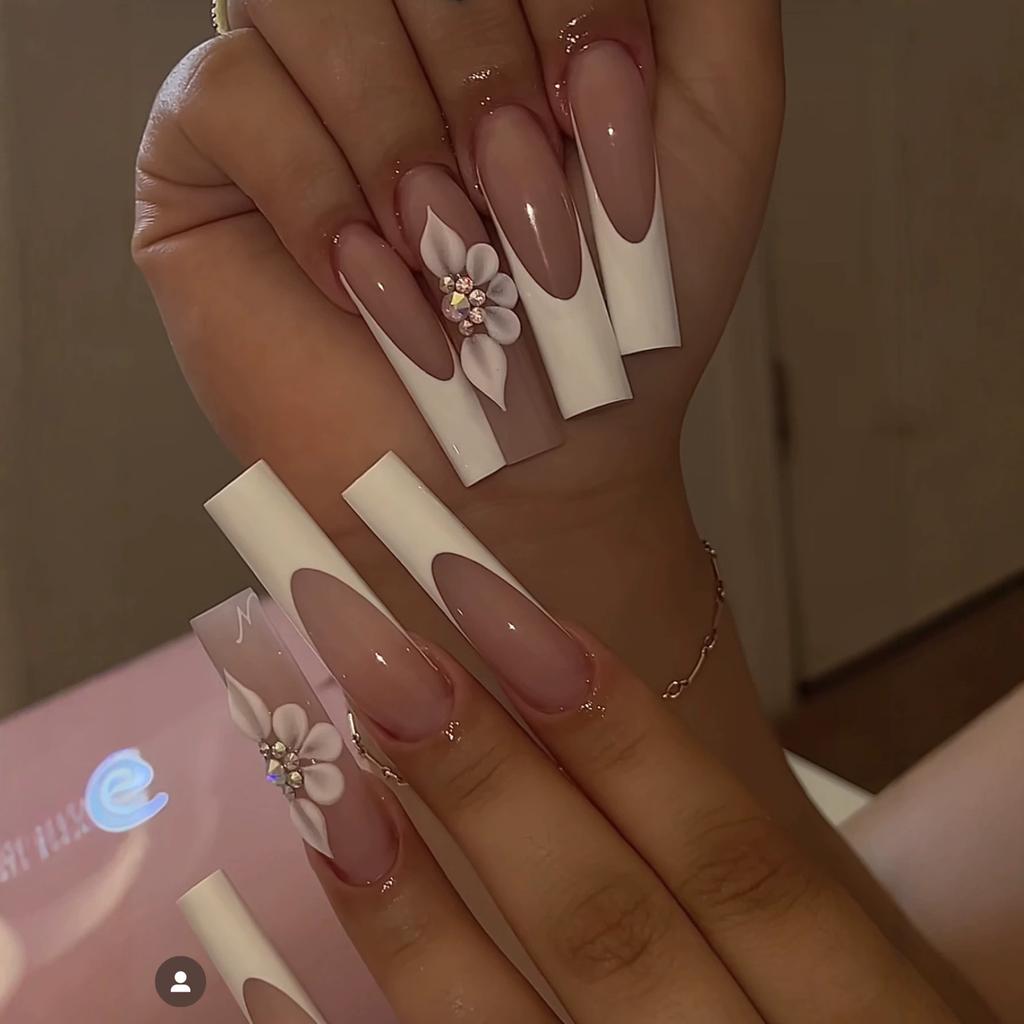 European And American Wearable Manicure Nails, Three-dimensional Embossed Flower French Edge Fake Nail Patches