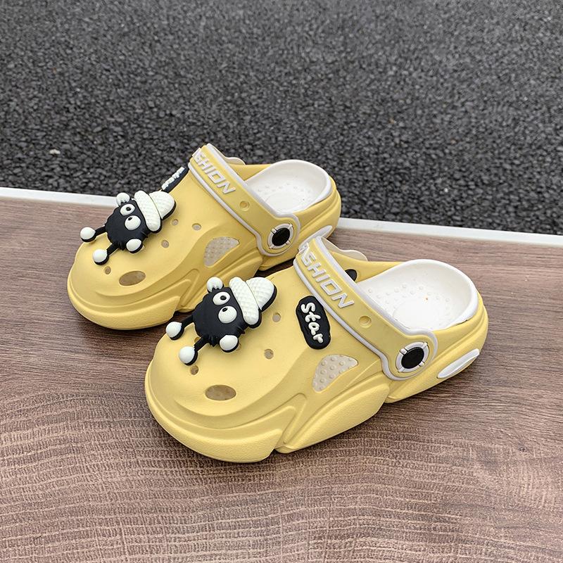 Chlapecké a dívčí cool pantofle dětské dírkové boty protikolizní a protiskluzové domácí plážové boty
