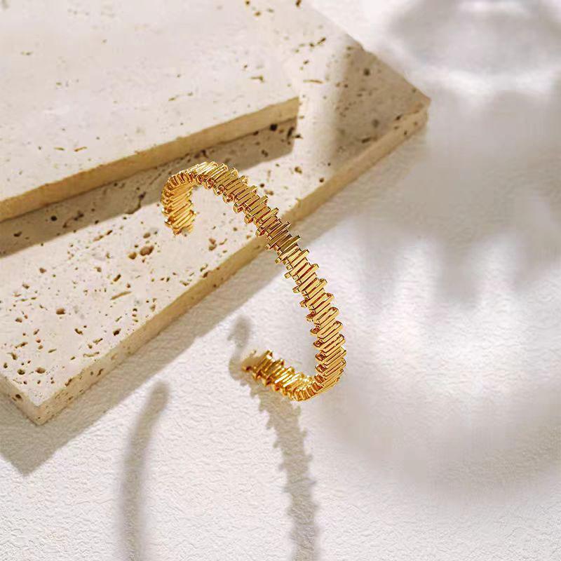 Personalized Fashion Light Luxury Irregular Serrated Bracelet Personalized Versatile Metal Sense Women'S Hand Jewelry