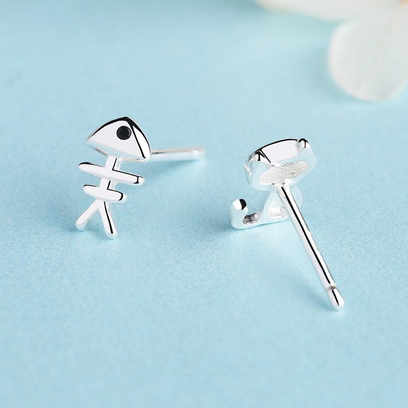 Cute Cat And Fish Asymmetric Stud Earrings Creative Simple Temperament Jewelry For Women Fashion Accessories