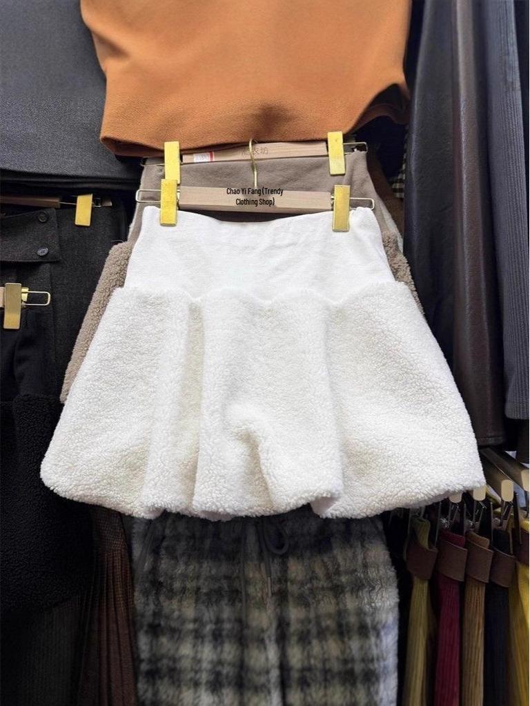 Thick High-Waisted Faux Lambswool A-line Black Skirt - Women's Korean Style Anti-Exposure Short Skirt