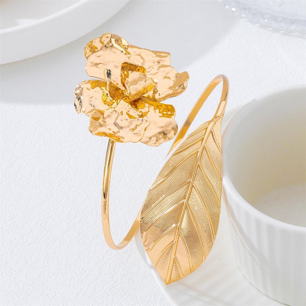 

Flower Leaf Arm Cuff Bracelet for Women Dainty Gold Color Upper Arm Open Bangle Vintage Floral Plant Party Jewelry Gift