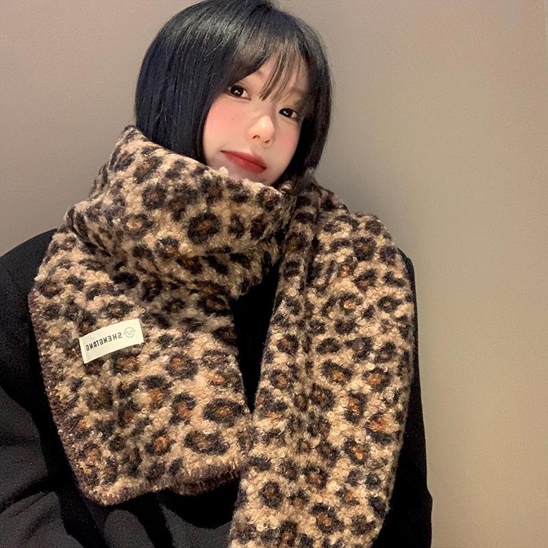 High-end leopard print knitted scarf women's year autumn and winter retro versatile imitation cashmere thickened warm scarf tide