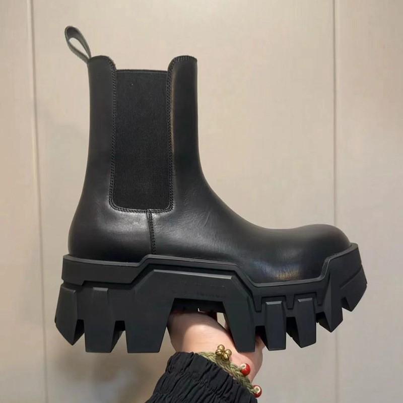 Mode 2025 Ganzjahres-Chelsea-Boots mit Blockabsatz Damen Plateau Panzersohle Gothic Retro Kampfstiefel Trendige Schnür-Motorradstiefel