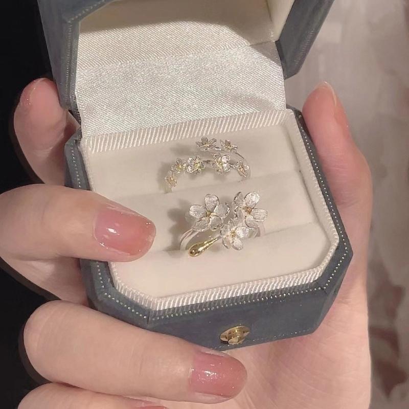 Elegant Irises Flower Adjustable Rings Silver Color Adjustable Rings Highlighting Elegant And Stylish Floral Designs