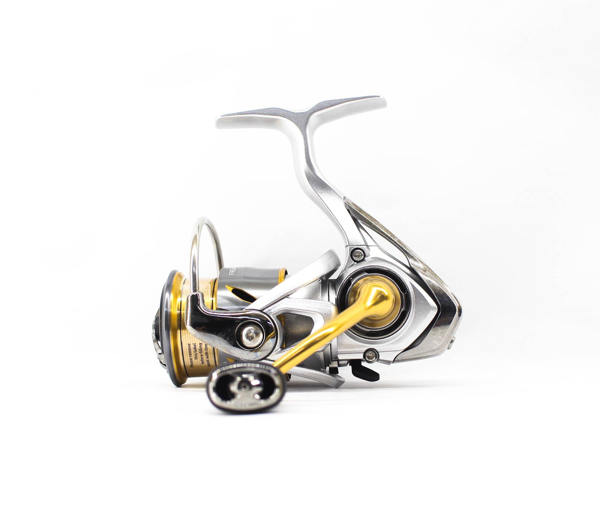 

Катушка Daiwa спиннинговая 21 Freams LT 2000S-XH (1457)