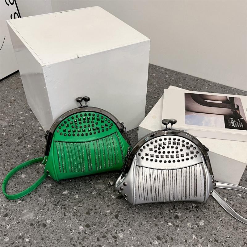 Womens Chain Shoulder Bag PU Leather Handbags Tassels Rivets Crossbody Bag Fashion Messenger Bag Seashells Bag for Daily