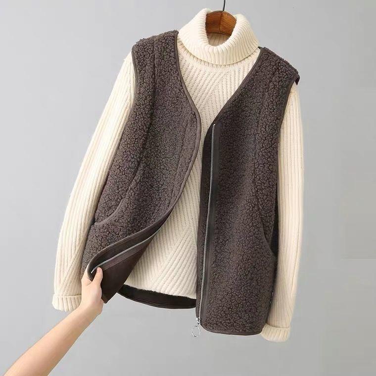Women's V Neck Sleeveless Fleece Vest Loose Fit Solid Faux Lamb Wool Zip Up Waistcoat Casual Layering Outerwear Gilet