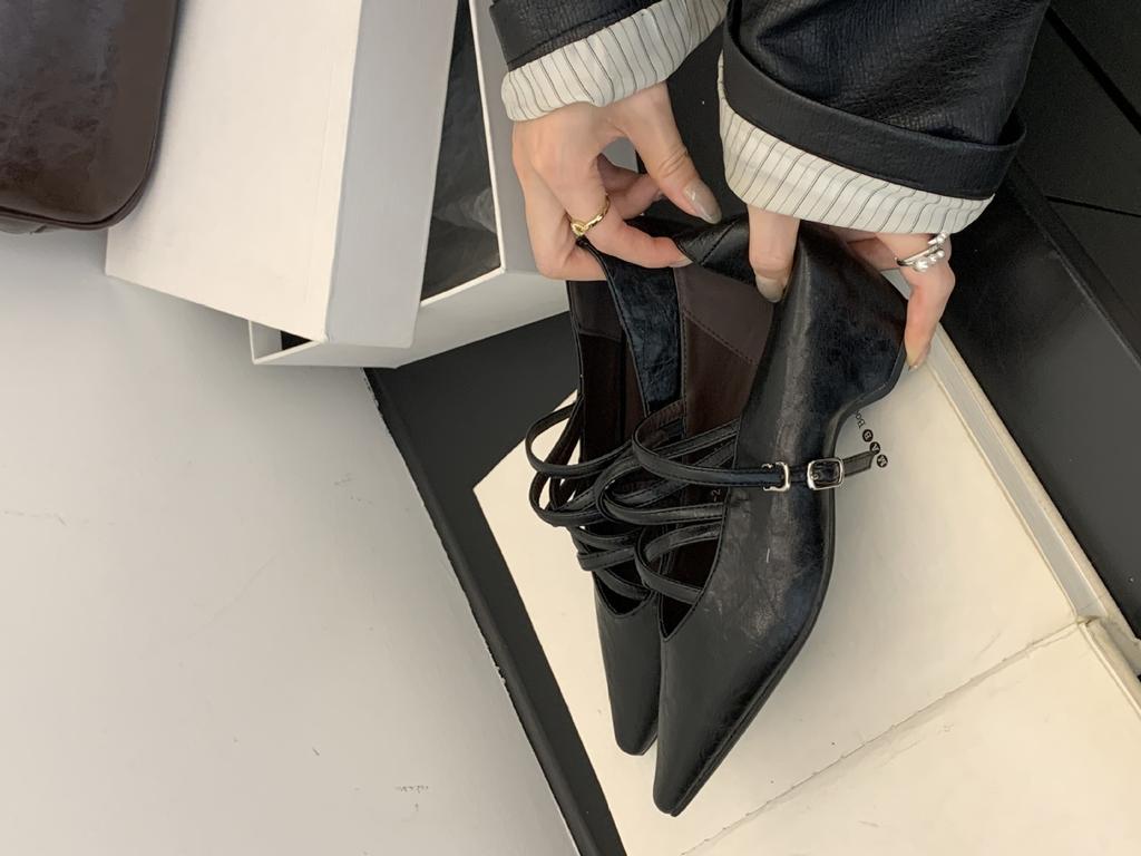 ~ Damen-Einzelschuhe mit flacher Sohle, spitz, Frühling, neu, Fee, Retro, Damenschuhe, schwarz, vielseitig, flacher Absatz, leichter Ausschnitt, weiche Sohle, Oma