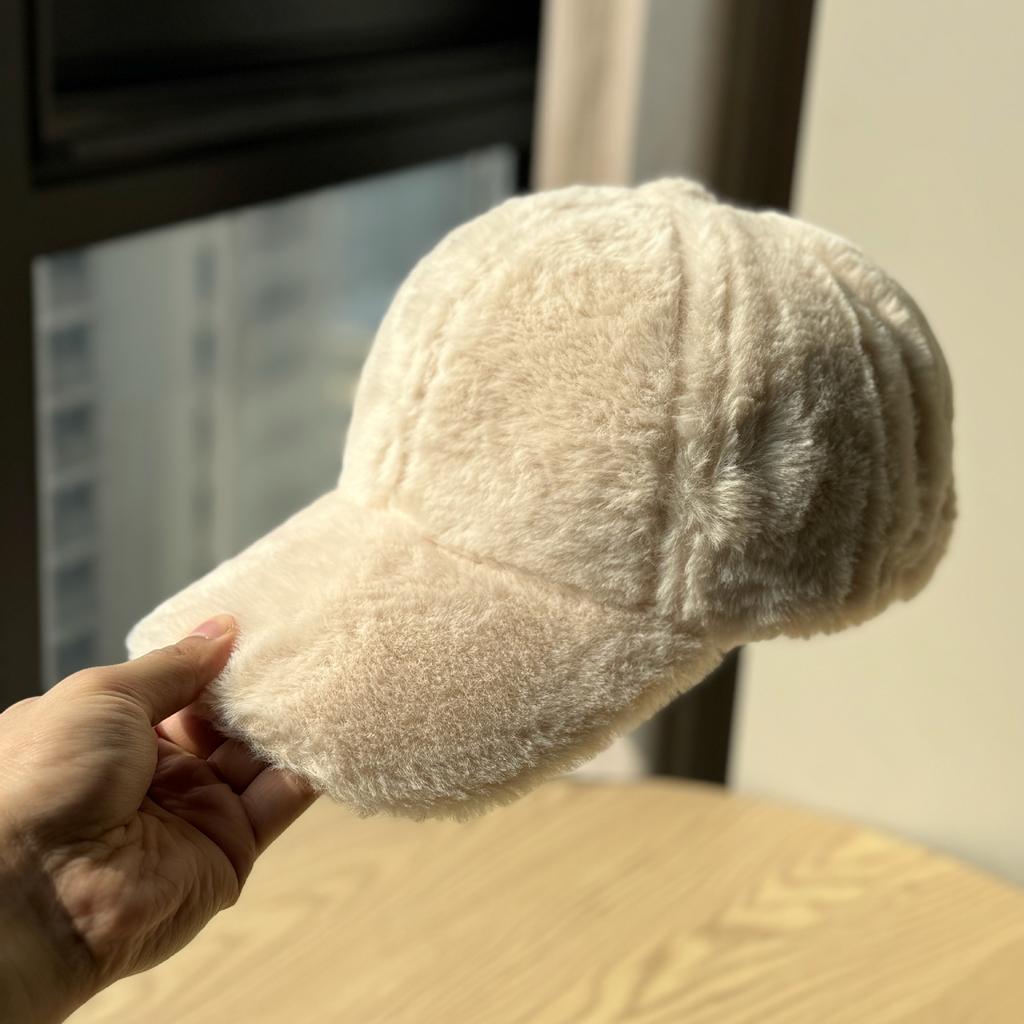 Korean-style rabbit fur baseball cap for women, warm solid color hat for autumn and winter, versatile plush cap for men, makes the face look smaller,
