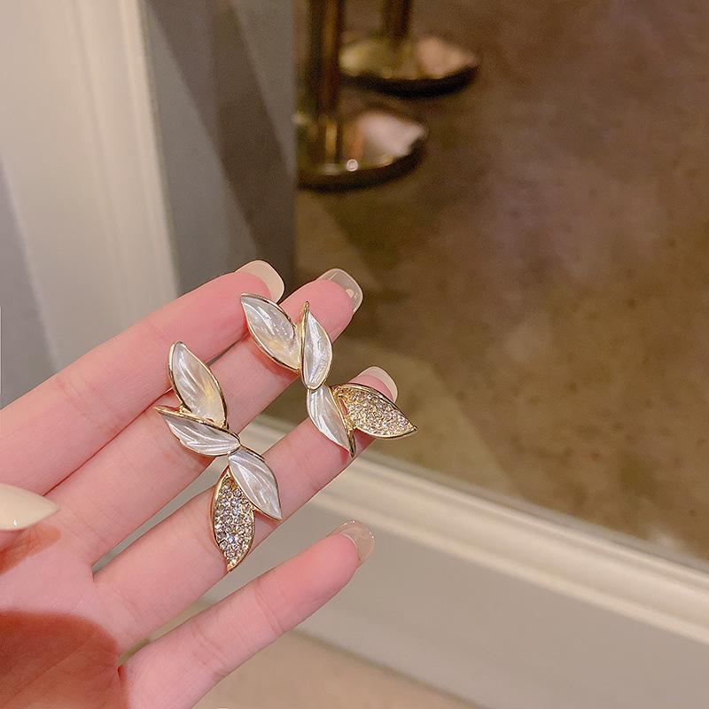 LATS French Exquisite Leaf Earrings Korean Light High Design Sense Stud Earring Unusual Jewelry for Women