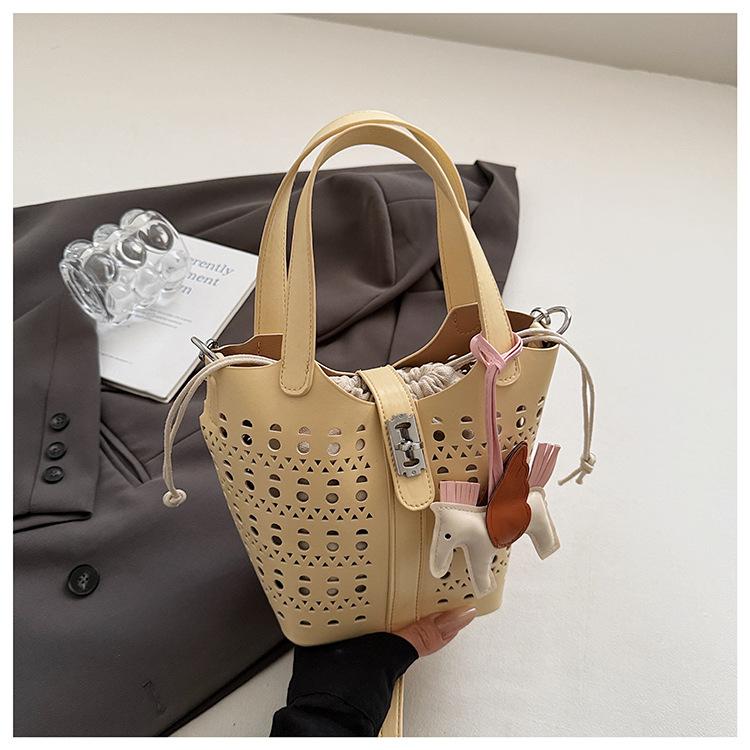 New soft and durable vintage handheld large capacity premium texture soft and durable outdoor handmade shoulder crossbody hollowed bucket bag