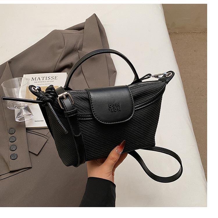 

2025 ранняя весна новая сумочка текстура контрастный цвет сумка-мессенджер корейская сумка-пельмень модная высококлассная сумка на плечо чёрный