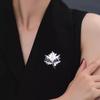 Maple Leaf Brooch, High-end and Luxurious Feminine Charm, Pearl Imitation Brooch, Exquisite and Fashionable Suit Pin