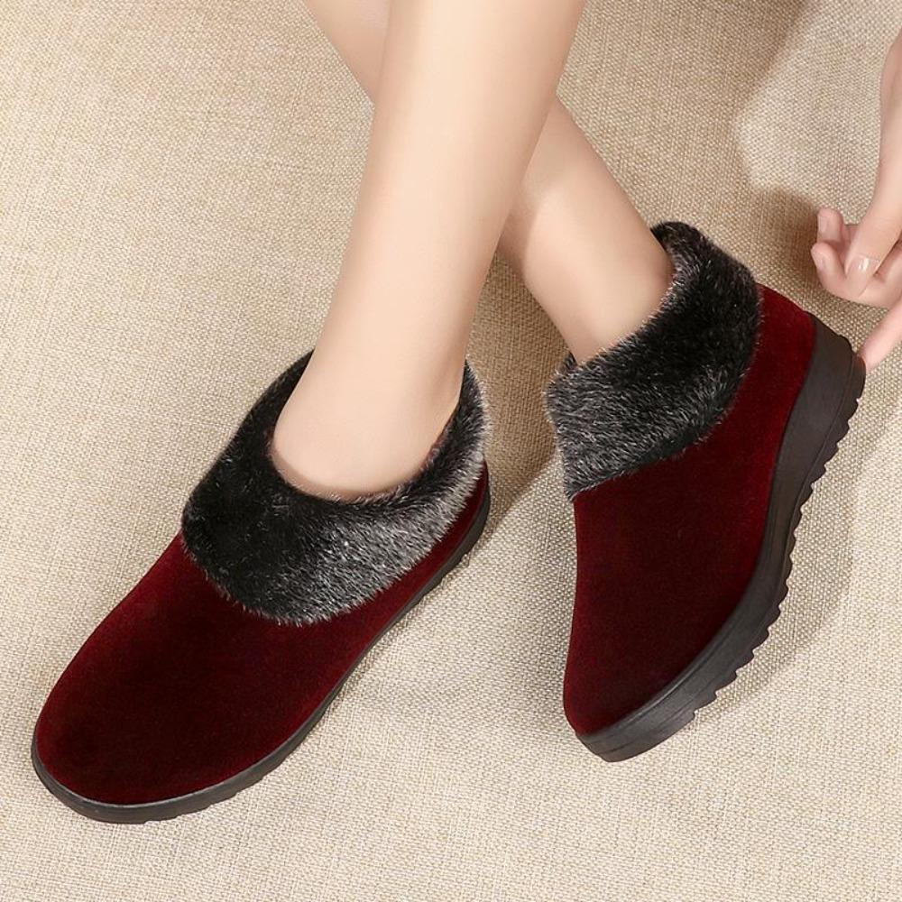 Autumn and Winter Women's Cotton Shoes: Warm Flat-Bottomed Mother Short Boots with Velvet Lining