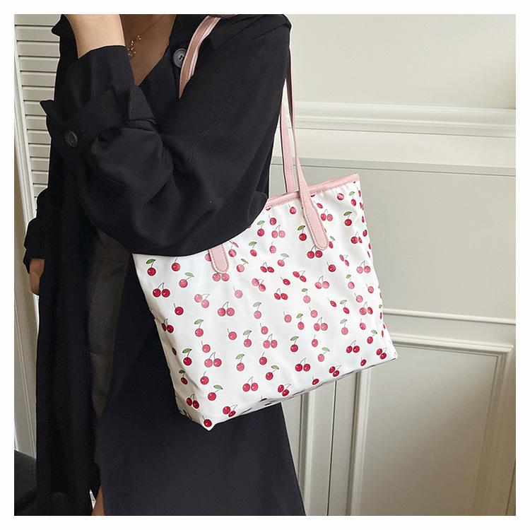Large Capacity Printed Faux Leather Tote Bag for Women Fashionable Street Style Shoulder Purse