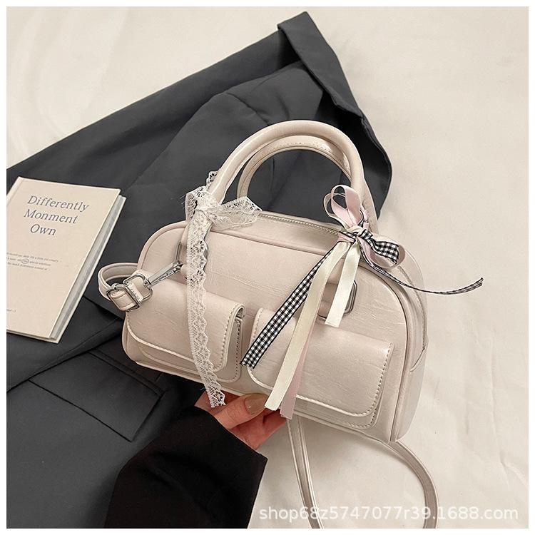 Versatile Korean version ins fashionable new portable Boston bag foreign style solid color oily skin niche simple messenger women's bag