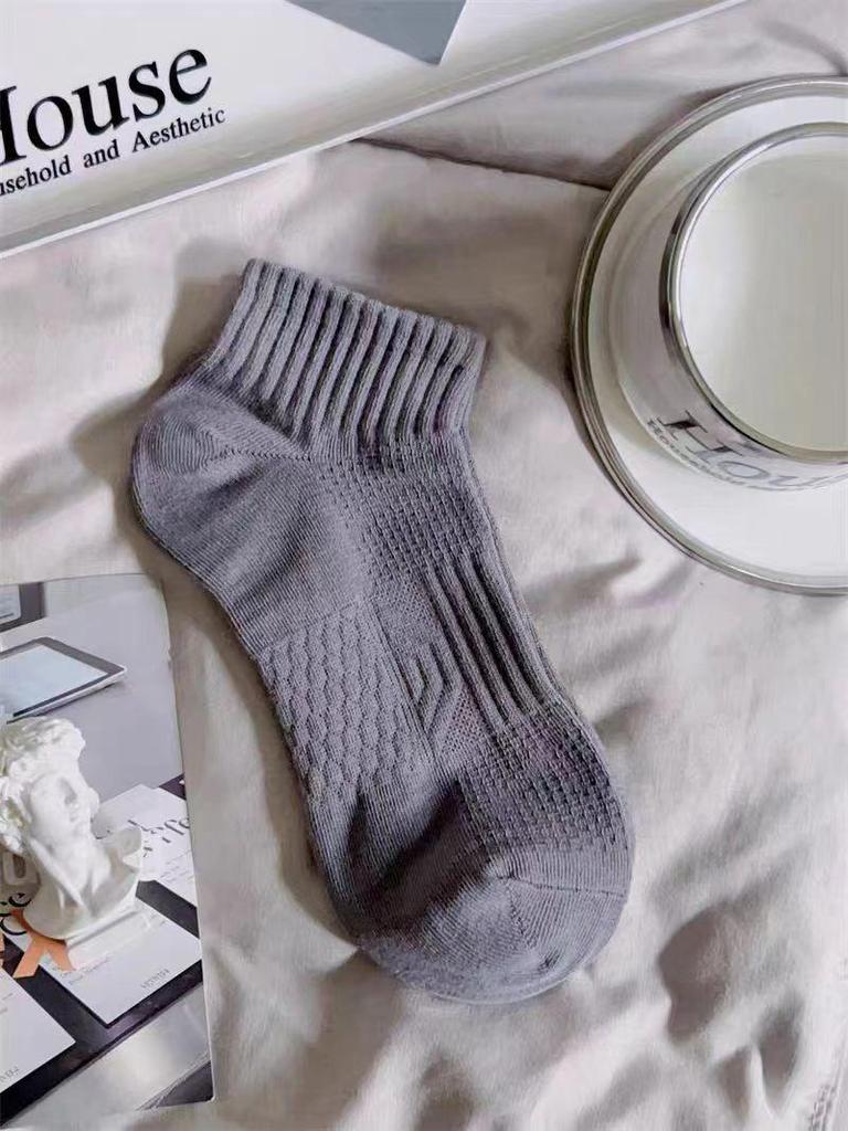 Herren Trendige Schwarz & Weiße Niedrig Geschnittene Geruchsresistente Schweißabsorbierende Kurze Socken für den Sommer