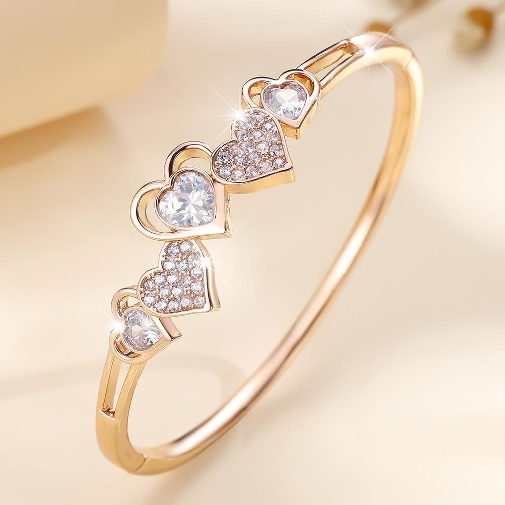 Light Luxury, Exquisite and Caring Female Niche Design High-end Heart-shaped Zircon Jewelry Bracelet