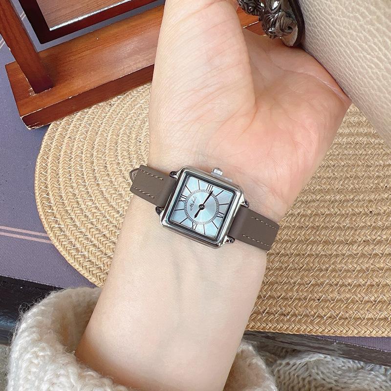 Trendy And Fashionable Women'S Belt Quartz Watch Simple Scale Roman Cow Girl Watch