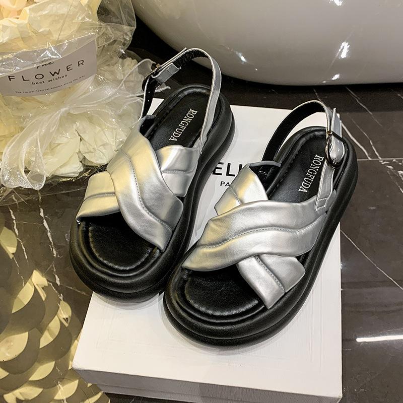 

Взрыв популярности интернет-знаменитости Римские сандалии женские платформа 2025 лето новая обувь мягкая подошва универсальные супер огонь повседневные пляжные туфли 40 серебряный