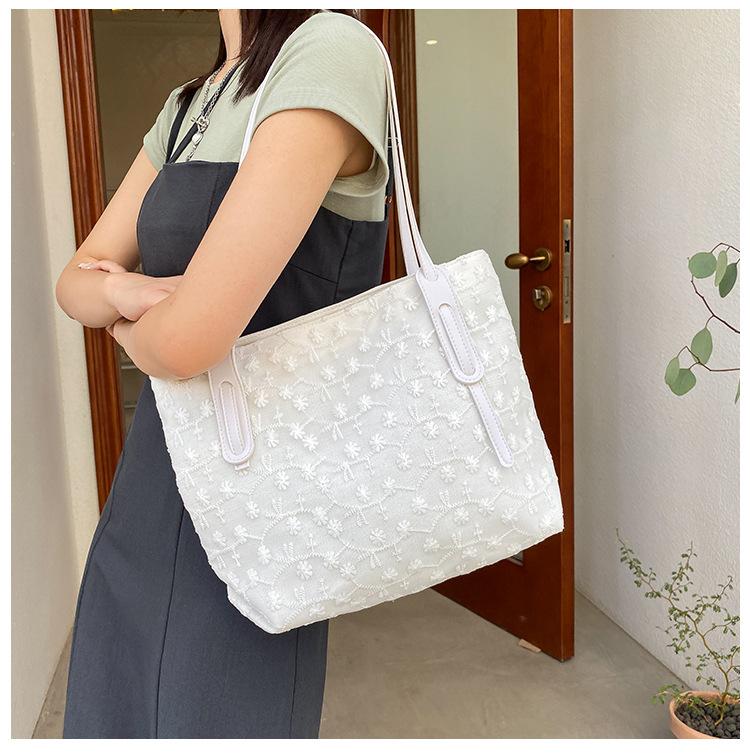 Borsa a secchiello media in tela Triomphe - Cuoio | CELINE