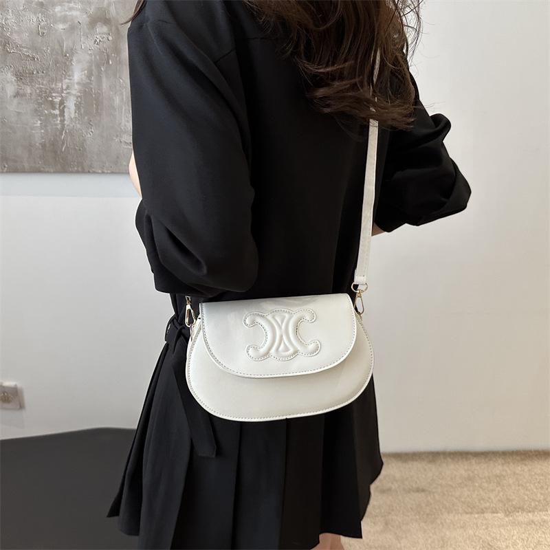 Fashionable and Fashionable Shoulder Bag Simple Small Bag Women's Bag Casual New Beautiful Crossbody Saddle Bag Trendy